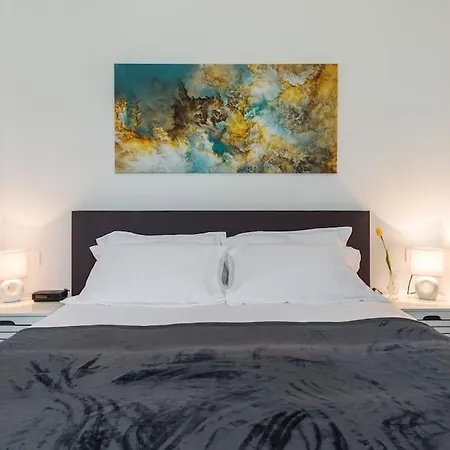 Apartment Brand New 1br Near Central Station, Old Town, Beach - 3 Minute Walking Split