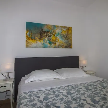 Apartment Brand New 1br Near Central Station, Old Town, Beach - 3 Minute Walking