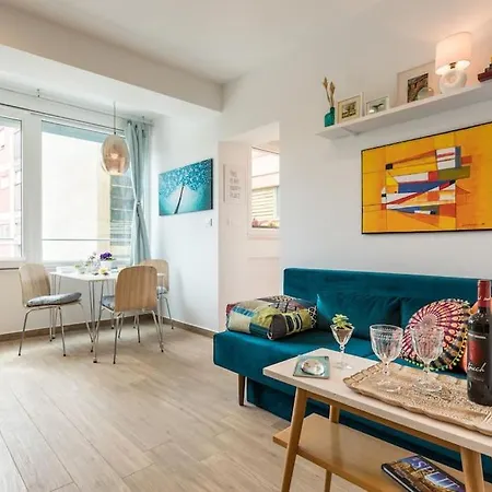 Brand New 1br Near Central Station, Old Town, Beach - 3 Minute Walking Apartment Split