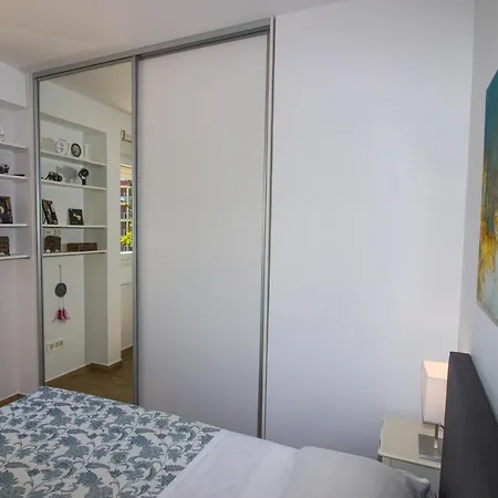 Apartment Brand New 1br Near Central Station, Old Town, Beach - 3 Minute Walking