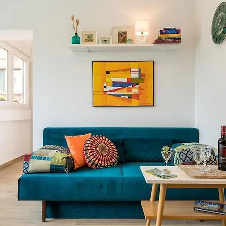 Brand New 1br Near Central Station, Old Town, Beach - 3 Minute Walking Apartment