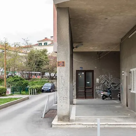 Brand New 1br Near Central Station, Old Town, Beach - 3 Minute Walking *