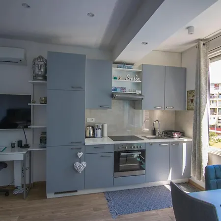 Brand New 1br Near Central Station, Old Town, Beach - 3 Minute Walking Apartment