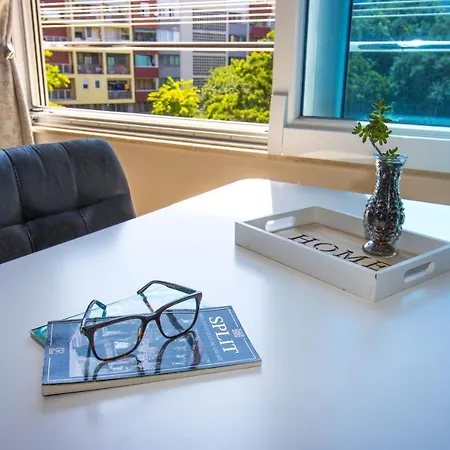 Brand New 1br Near Central Station, Old Town, Beach - 3 Minute Walking Split