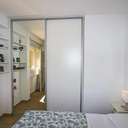 Brand New 1br Near Central Station, Old Town, Beach - 3 Minute Walking Apartment Split